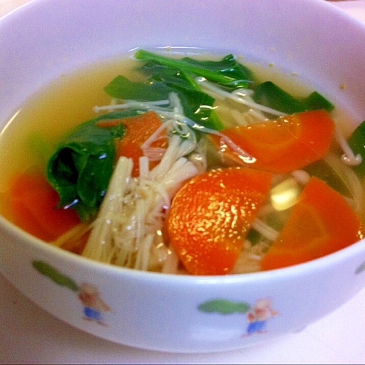 ほうれん草と人参で 緑黄色野菜スープ